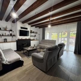 Cozy Lake House，位于辛西斯的酒店