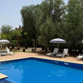 Hotel Boutique Les Relais De L'ourika Marrakech，位于Aït Zat的酒店