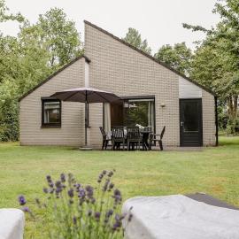 Charmante woning met grote prive tuin 6p - VP116，位于Hoeven的酒店