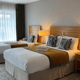 Fairhill House Hotel，位于Clonbur的酒店