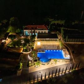 Arados Resort，位于Bdibbā的酒店