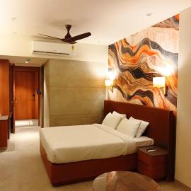 Krishna Palace Hotel , Ulhasnagar，位于Ulhasnagar的酒店