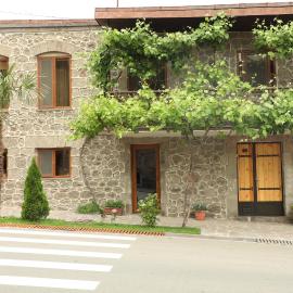 Guest House 52，位于戈里斯的酒店