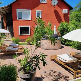 Holiday Home Modric，位于奥托查茨的酒店