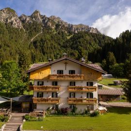 Rifugio Cereda,位于费拉迪普利米罗的酒店