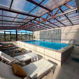Hotel Legiandro Surami，位于Surami的酒店