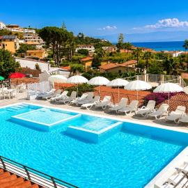 Ninfa Sul Mare Apartments - Piscina con Area Relax e Parcheggio Gratuito，位于梵蒂冈角的酒店