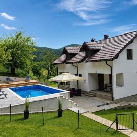 Holiday House Marija，位于奥托查茨的酒店