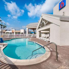 Motel 6-Brownsville, TX North，位于布朗斯维尔的酒店