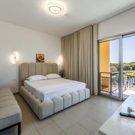Intea Hotel Durres，位于格勒姆的酒店