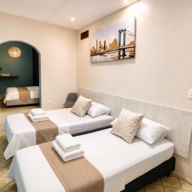 Hotel Kasaya Grand Deluxe，位于圣玛尔塔的酒店