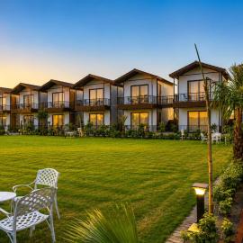 Aayovea Resort Ayodhya Near Ram Mandir & Saryu River，位于Ayodhya的酒店