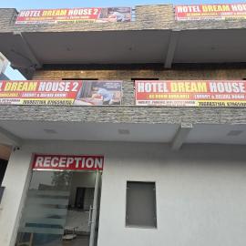 Hotel dream house 2，位于Murādnagar的酒店