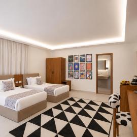 Seven Stays Centric West Zayed，位于Sheikh Zayed的酒店