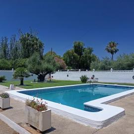 La Casita at Villa Los Olivos, Piscina Privada, playa 1500m, Benicassim 5km alquiler bicicletas gratis，位于格拉德卡斯特利翁的酒店