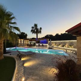 Villa Helios Luxury Sea View Villa with Private Pool Gym and BBQ Area，位于波塞蒂的酒店