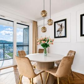 Apartament Golden Sky - 17 piętro - taras widokowy - klimatyzacja - Aquapark Reda，位于雷达的酒店