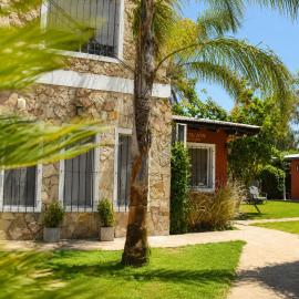 Apart Hotel Las Moraditas - a 50 metros de la Laguna，位于查斯科穆斯的酒店