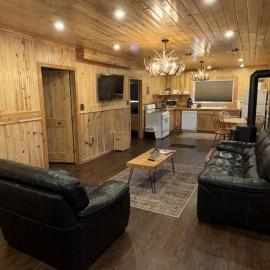 Bellamy's Ski Haus，位于红河的酒店