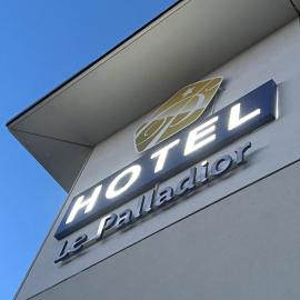 Hôtel Le Palladior Voiron，位于瓦龙的酒店