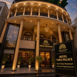 Goyal Hotelirs - Hotel Tara Palace near Tajmahal east gate, Agra，位于阿格拉的酒店