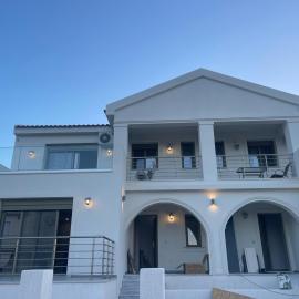 ELENI & MEMAS Luxury Apartments Kefalonia，位于萨米的酒店