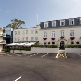Les Rocquettes Hotel，位于圣彼得港的酒店