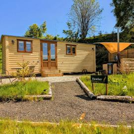 Lintmill Lodges - Heather Shepherds Hut，位于Sorn的酒店