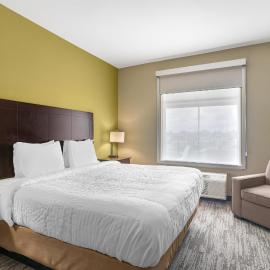 Best Western Plus Chalmette Hotel，位于查尔梅特的酒店