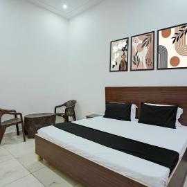 Spot On Hotel Amar Palace，位于Rewāri的酒店