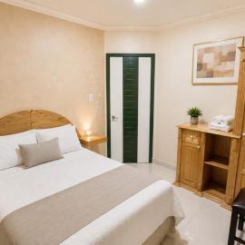 Hotel Galería Mediterráneo，位于Santa Ana Huiloac的酒店