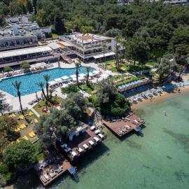 DoubleTree by Hilton Bodrum Isil Club Ultra All-Inclusive Resort，位于托尔巴的酒店