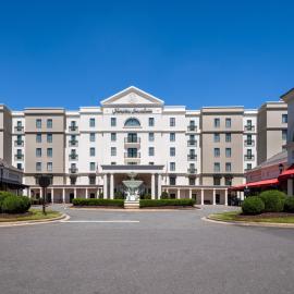Hampton Inn & Suites South Park at Phillips Place，位于夏洛特的酒店