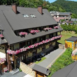 Zielone Wzgórza - Centrum Soliny - SPA 695-744-679，位于索利纳的酒店