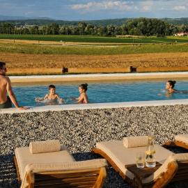 Resort Village Majer - Spa, Pool & Glamping，位于Gradac的酒店