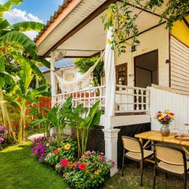 White House - 5mn Zen Beach - Peaceful Haven，位于西塔努的酒店