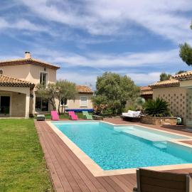 Magnifique villa avec piscine，位于马里尼亚讷的酒店