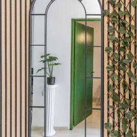 Varkiza Beach Summerhouse-Athens Riviera，位于瓦里的酒店