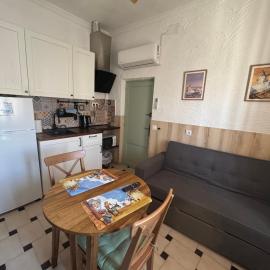 Calle Yelmo de Mambrino 19，位于坎波德克里普塔纳的酒店