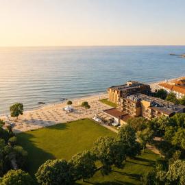Effect Algara Beach Resort - Ultra All Inclusive and Free Parking，位于克兰内沃的酒店