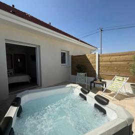 Maison de campagne avec SPA，位于Massay的酒店
