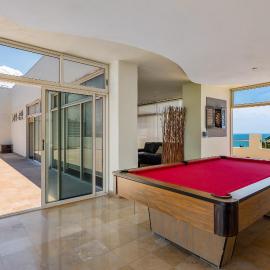 Luxury Beachfront Condo | Community Pool, Ocean Views, Walk to Beach，位于新巴利亚塔的酒店