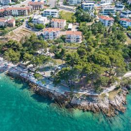 Mare & Mons Seafront Apartments，位于马林斯卡的酒店