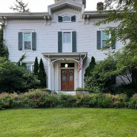 Antique Mansion B & B，位于拉特兰的酒店