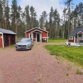 Gemütliches Ferienhaus mit Grillkota und Sauna，位于Sörsjön的酒店