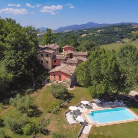 Borgo Belvederi - Country Apartments with Pool by Host Hero，位于Crispiero的酒店