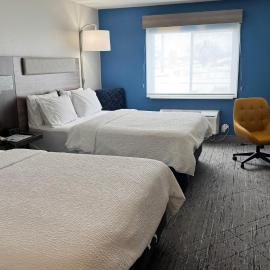 Holiday Inn Express Deforest Madison Area by IHG，位于De Forest的酒店