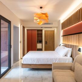 ZOI Girni - Seaside Hotel，位于奥林匹亚基·阿克蒂的酒店