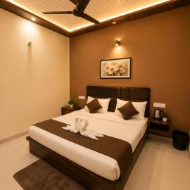 Sudama Palace - Free Temple Pass For Guests，位于Ayodhya的酒店