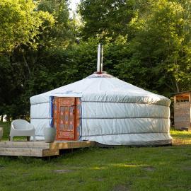 Countryside yurt near Tõrva，位于Jõgeveste的酒店